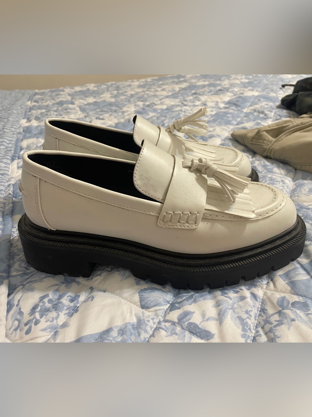 H&M Chunky White Loafers With Tassels Women’s European Size 39 US Size 8